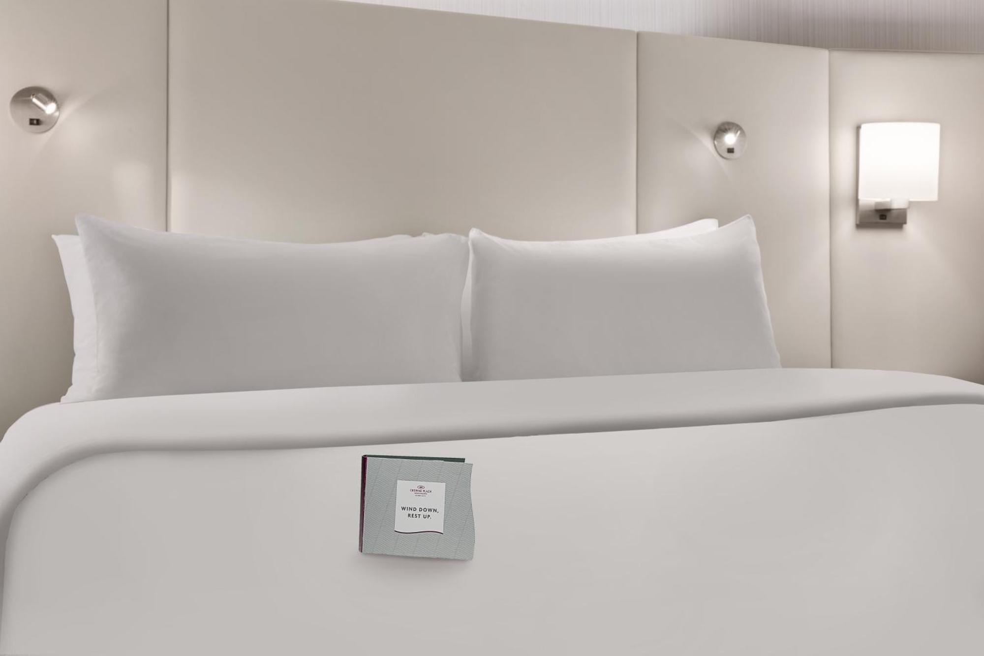 Standard King Room Mobility Accessible Roll Shower,1530916051:JPEG