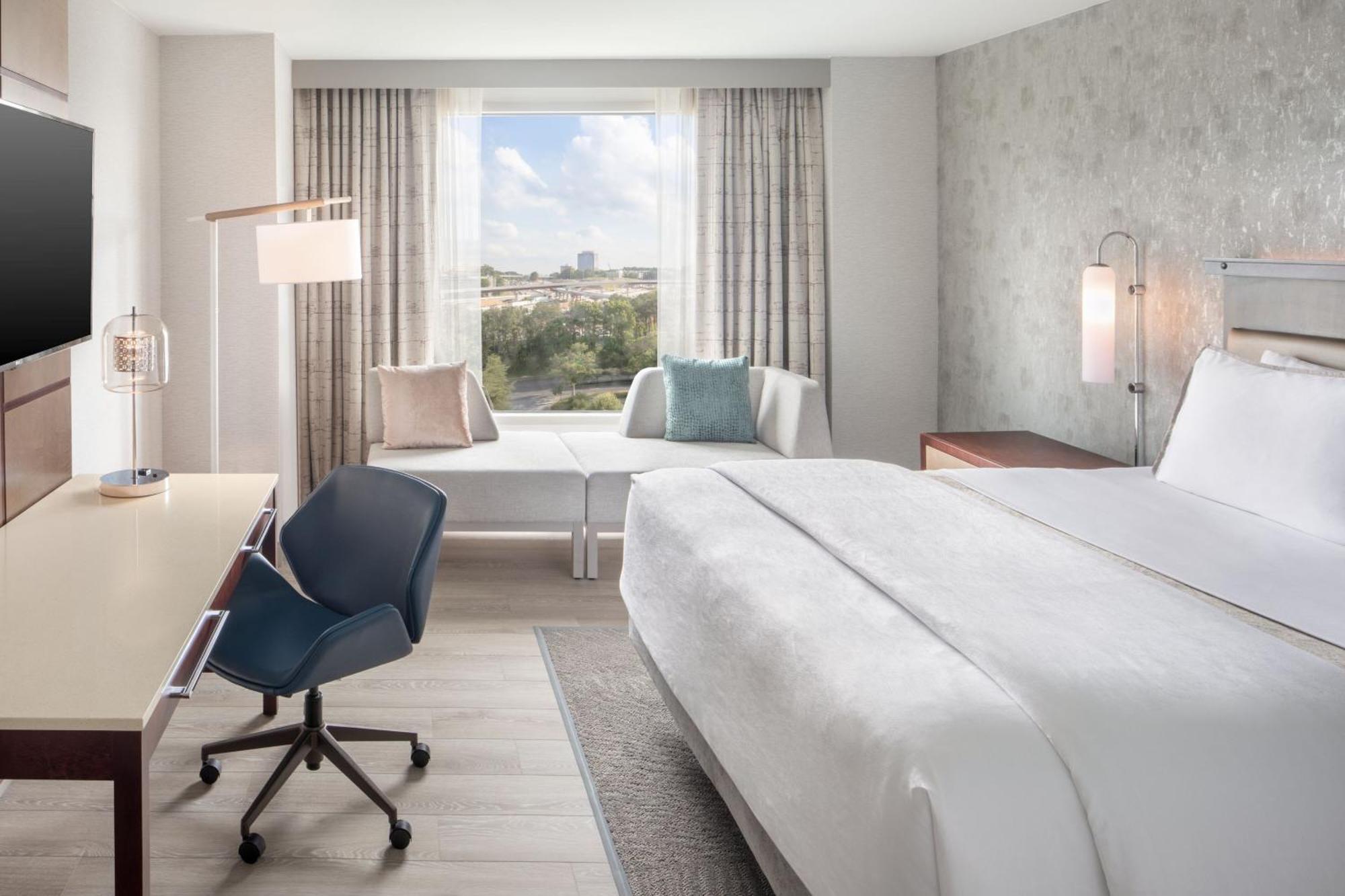 Deluxe King Room
