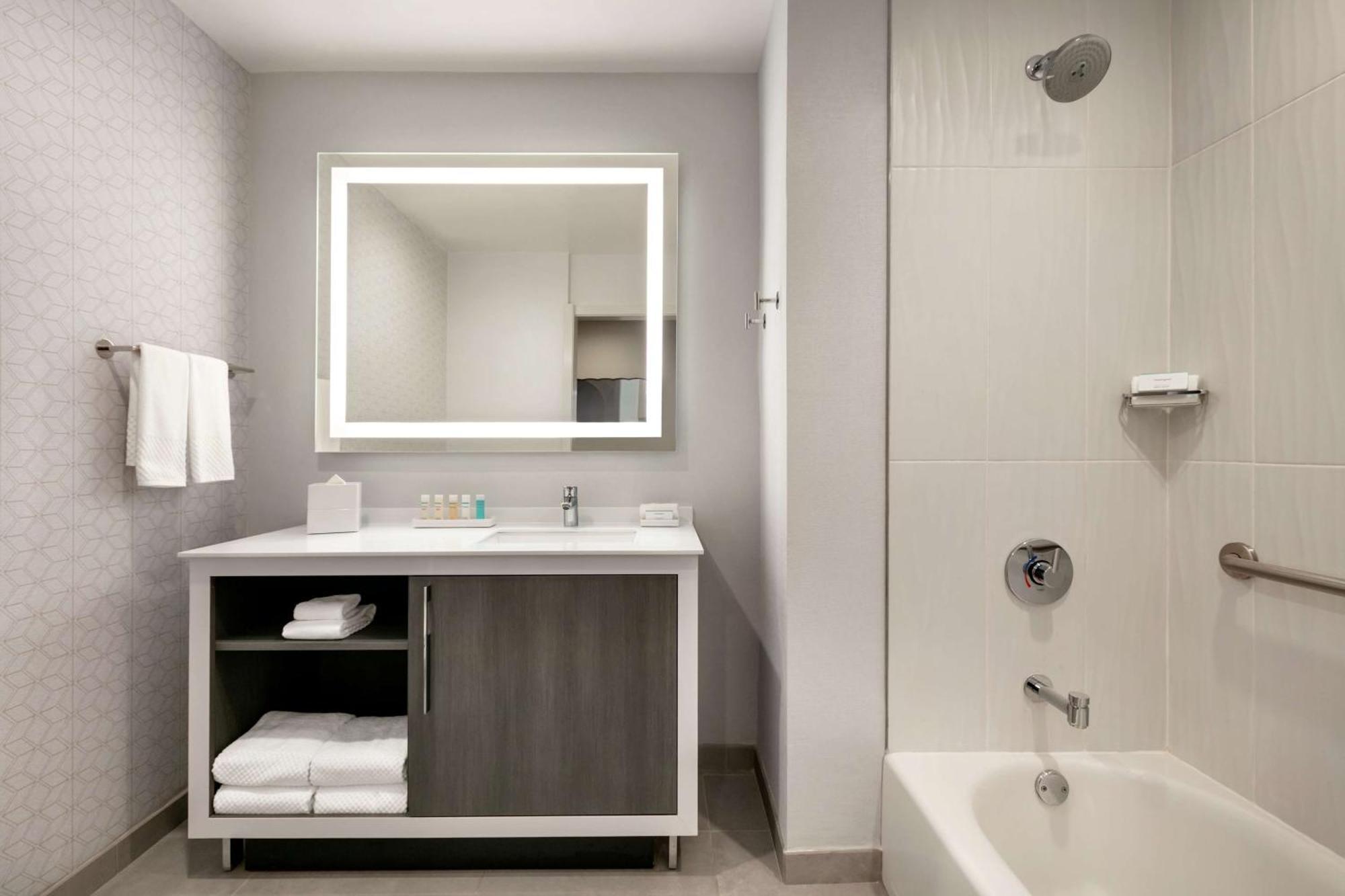 Two-Room Queen Suite with Two Queen Beds