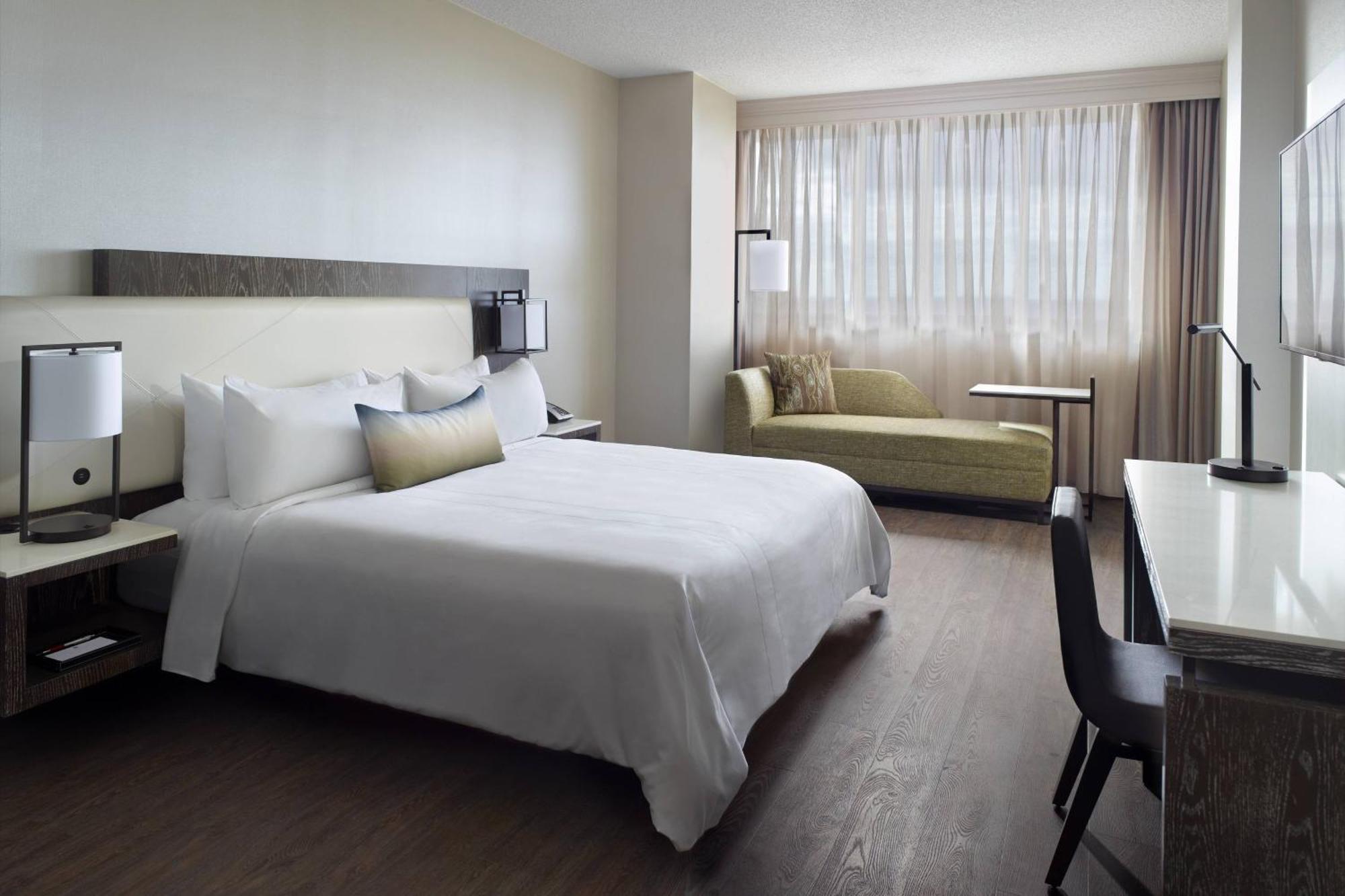 Guest Room King Bed,1385927366:JPEG