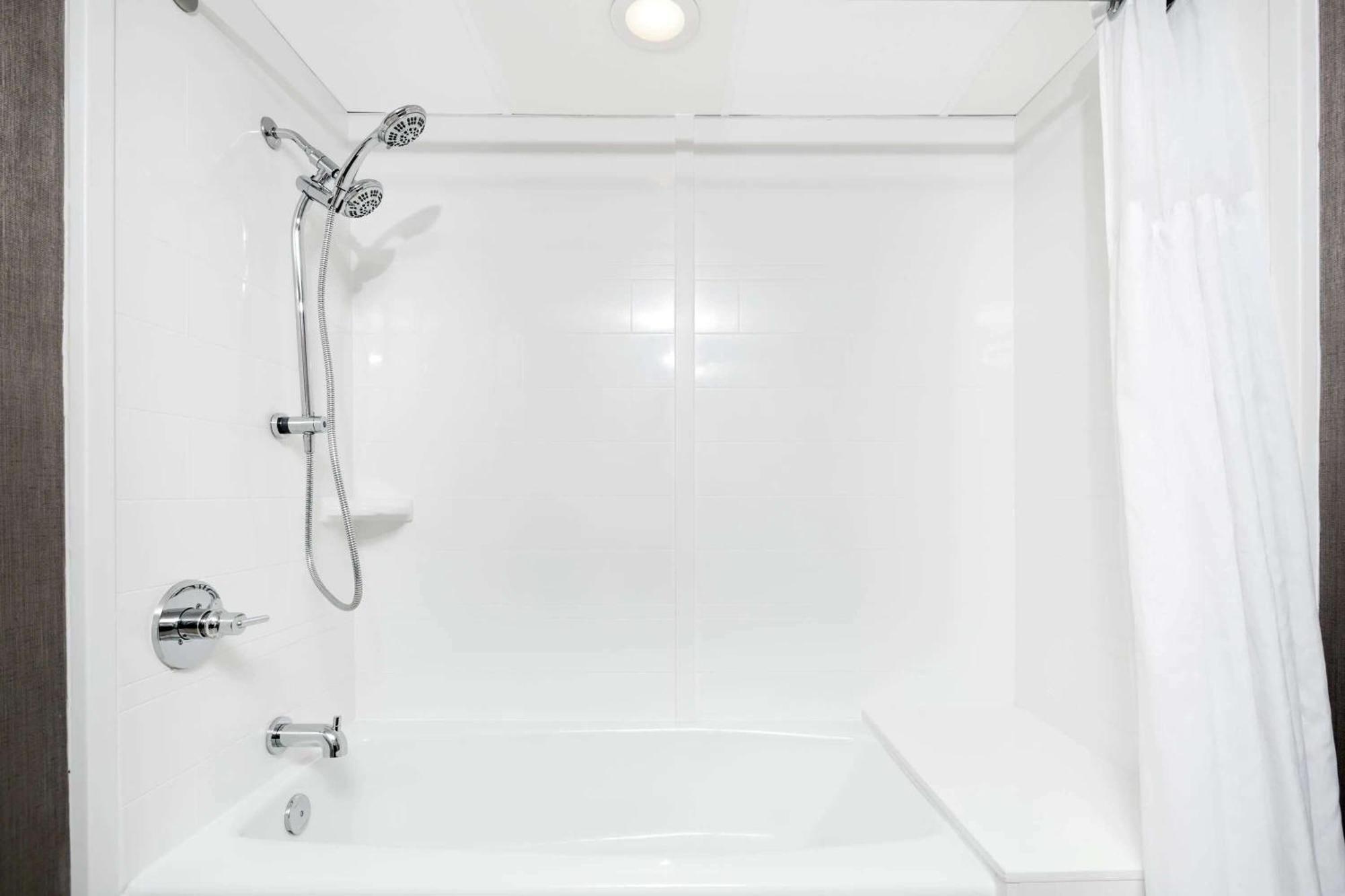 Mobility Accessible Deluxe King Bathtub